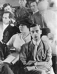 По сравнению с 1913 годом даже самый консервативный современный костюм выглядит отнюдь не уныло