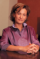 Юлиана Слащева: "Зачастую клиент очень сильно ограничивает нас в работе с прессой, предлагая нам не светить его, не светиться самим, и мы работаем в режиме информационной службы с помощью фрилансеров"