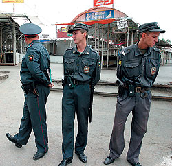 Российские продовольственные рынки теперь обеспечат инструкциями, контролем сверху и охраной