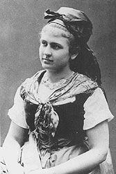 Актриса Катарина Шрат с готовностью заменила императору супругу, регулярно бегавшую от него за границу