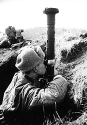 Во время второй мировой войны все метеорологические силы страны были брошены на службу фронту, но одевать солдат по погоде и вооружать пилотов метеосводками все равно получалось не всегда
