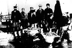 Пока на Камчатке не научились солить икру, берега рек краснели от русской бесхозяйственности 