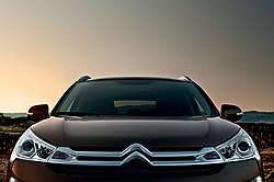 Старший брат Citroen C4 Aircross, он же C-Crosser, выпускается на совместном предприятии PSA и MMC в Калуге. Дитя глобального мира: японская разработка, французская марка, российская сборка... Для новых "французских" кроссоверов такого уровня интеграции в РФ не предусмотрено, их будут выпускать только в Японии.
