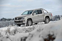 Благодаря автоматической коробке передач тяговое усилие Amarok возросло до 3,2 тонны при уклоне дороги до 12 процентов - это самый высокий результат в данном классе.