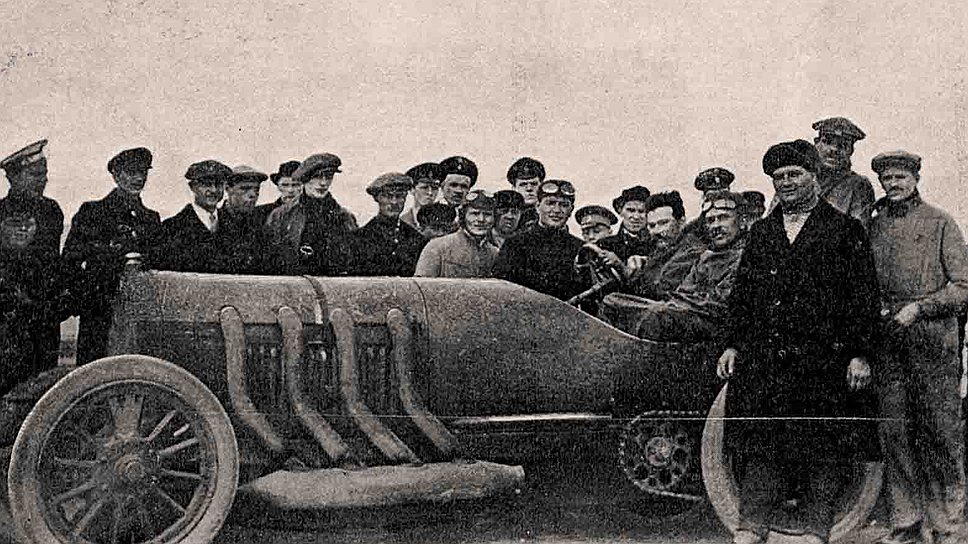 14 мая  Санкт-Петербургский автомобиль-клуб провел на Волхонском шоссе традиционную верстовую гонку со стартом с хода. Гонщик Хернер на автомобиле "Бенц" установил всероссийский рекорд скорости, пройдя версту за 19 секунд - это 202 км/ч. Сейчас мы считаем лучшими шины иностранного производства, но в 1913 году Хернер ставил рекорд на русских покрышках "Треугольник", составлявших серьезную конкуренцию Continental, Michelin и Dunlop.  