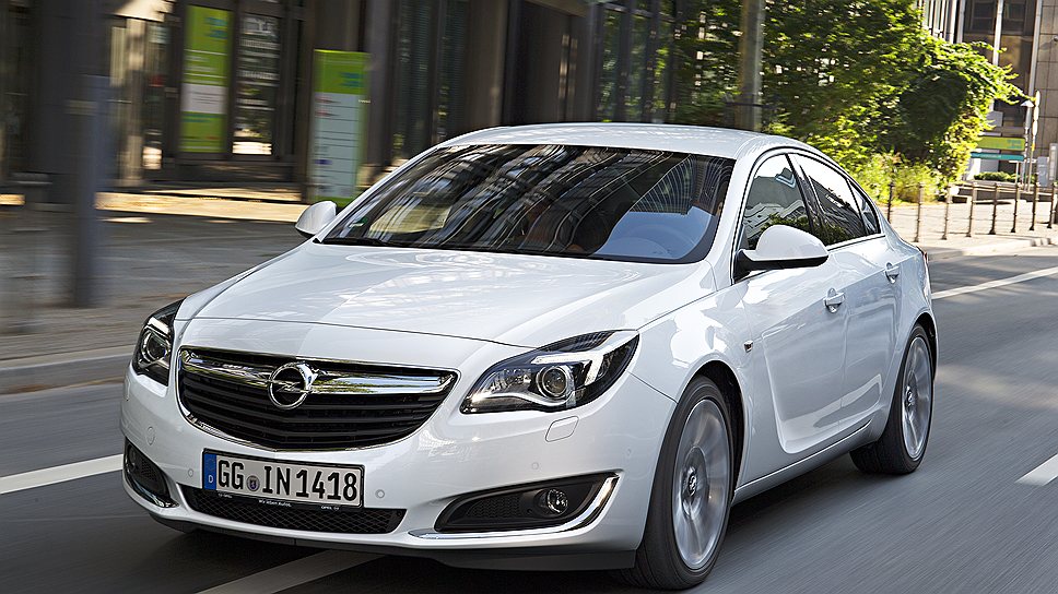 Opel Insignia  первого поколения был удостоен самых разных дизайнерских наград. Поэтому, обновляя внешность модели, автомобилю старались сохранить прежние лоск и стать. Изменить все, не изменяя по сути ничего - задача, которая всегда ставится перед дизайнерами удачных моделей. 