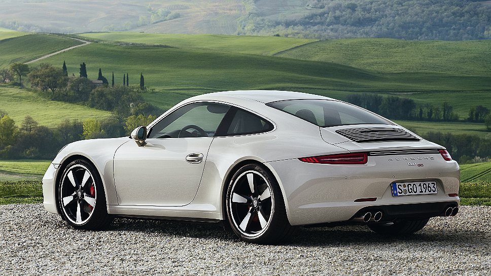 911 50 Years Edition  Юбилейные машины построены на основе модели 911 Carrera S и внешне отличаются винтажным серым цветом кузова, а решетки радиатора на их капотах оформлены хромированными планками, как у купе первого поколения. Обивка сидений и оформление приборов выполнены в духе 60-х. 