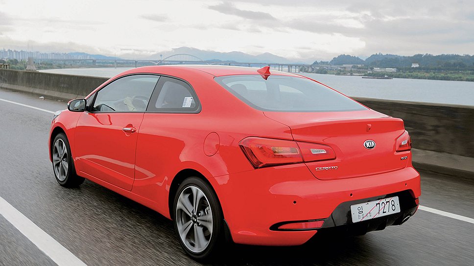 Новый Kia Cerato Koup стал спортивнее не только на вид: в конструкции его кузова до 63 процентов увеличена доля высокопрочных сортов стали, что позволило повысить на 37 процентов устойчивость к скручиванию по сравнению с предшественником.  