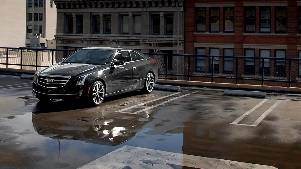 Внутри в купе ATS все по-европейски безупречно. К чему нас Cadillac своими машинами последних лет уже успел приучить.