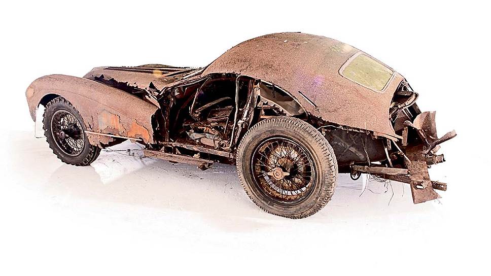 Автомобили под маркой Talbot-Lago выпускались с 1935 по 1959 год. Модель T26 получила двигатель мощностью от 170 до 195 л.с., обеспечивавший небывалую для послевоенного времени скорость за 200 км/ч. Модификация Т26 Grand Sport делалась исключительно в виде шасси, а кузова строились специализированными ателье, такими как Saoutchik, Franay, Oblin и Figoni et Falaschi.