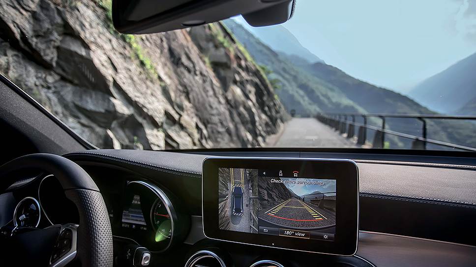 Среди доступных версий также был представлен гибрид GLC 350e 4MATIC Coupe, с суммарной мощностью 320 л.с., который может похвастаться не только отличной экологичностью, но и отменной динамикой.