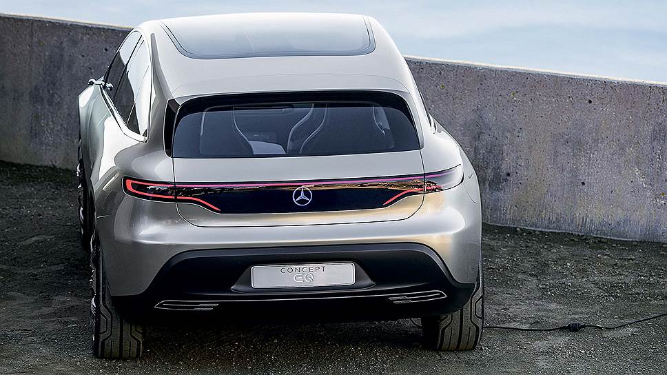 Concept EQ представляет взгляд Mercedes-Benz на электромобиль будущего. Общие принципы развития легкового транспорта формулирует аббревиатура CASE - Connected, Autonomous, Shared & Services and Electric. Уже 22 года марка Mercedes-Benz связана с международной модой - она является партнером и часто титульным спонсором более чем 60 проектов, относящихся к моде, в том числе Российской недели моды в Москве. 