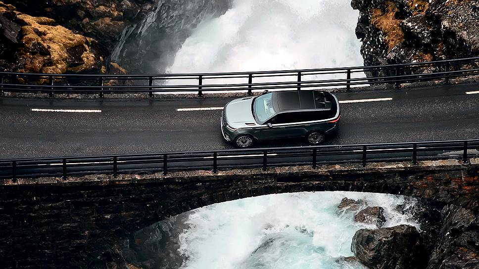 Модульная конструкция Velar на 81 процент состоит из алюминия - показатель, не достижимый пока никаким другим внедорожником. Алюминий у Velar особо прочный, что позволило уменьшить толщину кузовных панелей с 1,5 до 1,1 мм, соответственно сократив массу автомобиля и расход топлива.  