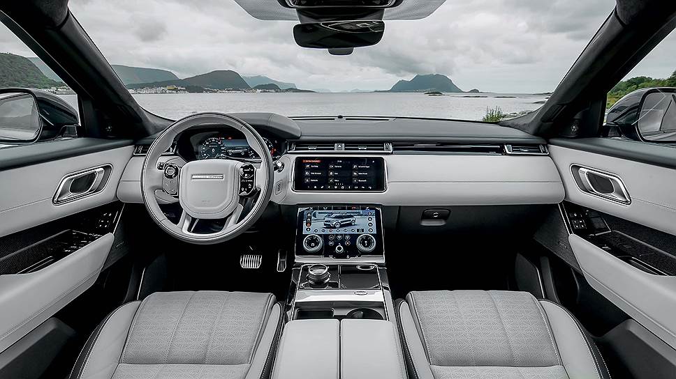 Модели Velar First Edition оснащены 3,0-литровым бензиновым или дизельным V6 и имеют роскошный интерьер с перфорированной кожей Windsor цветов Light Oyster и Ebony, а также аудиосистемой Meridian Signature мощностью 1600 Ватт. 