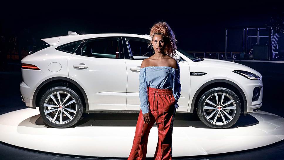 В течение первого года продаж автомобиля будет доступна версия E-Pace First Edition, оснащенная дизельным двигателем Ingenium мощностью 180 л. с. или бензиновым двигателем Ingenium мощностью 249 л. с. в сочетании с девятиступенчатой автоматической трансмиссией ZF. Оснащение First Edition базируется на версии R-Dynamic SE.