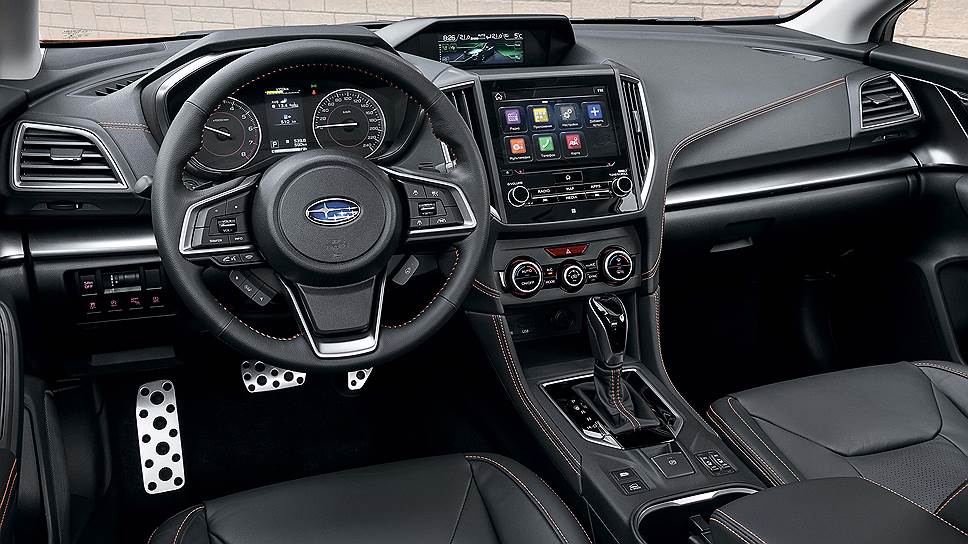 Значительный "апгрейд" Subaru XV подтверждает, в частности, новый восьмидюймовый сенсорный дисплей информационно-развлекательной системы. Она "откликается" на голос пользователя и дружит с большинством современных смартфонов, поддерживая платформы Starlink, Apple CarPlay и Android Auto.