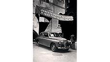 Горьковский автозавод не мог полностью удовлетворить спрос на свою продукцию, поэтому за «Победами» выстраивались очереди, а на перепродаже машин зарабатывали деньги спекулянты. Повышением цен на автомобили Министерство финансов СССР планировало ликвидировать очереди и спекулянтов одновременно