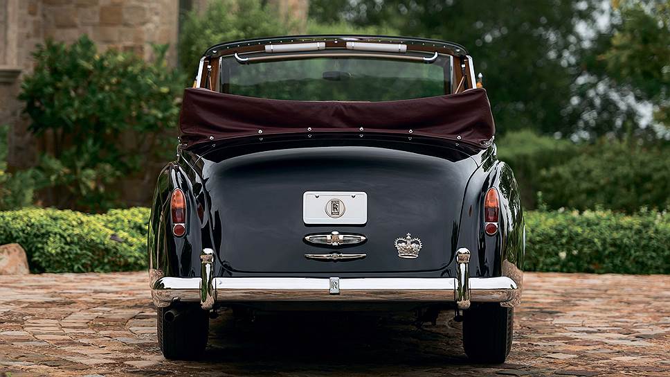 Стоимость версии State Landaulet составляла около 20 000 фунтов стерлингов, что было в два раза больше, чем "обычный" Phantom V, если такое слово вообще применимо к автомобилям этой марки. С 1959 по 1968 год собрали всего лишь 516 экземпляров модели Phantom V, из них только пять - в исполнении State Landaulet. 