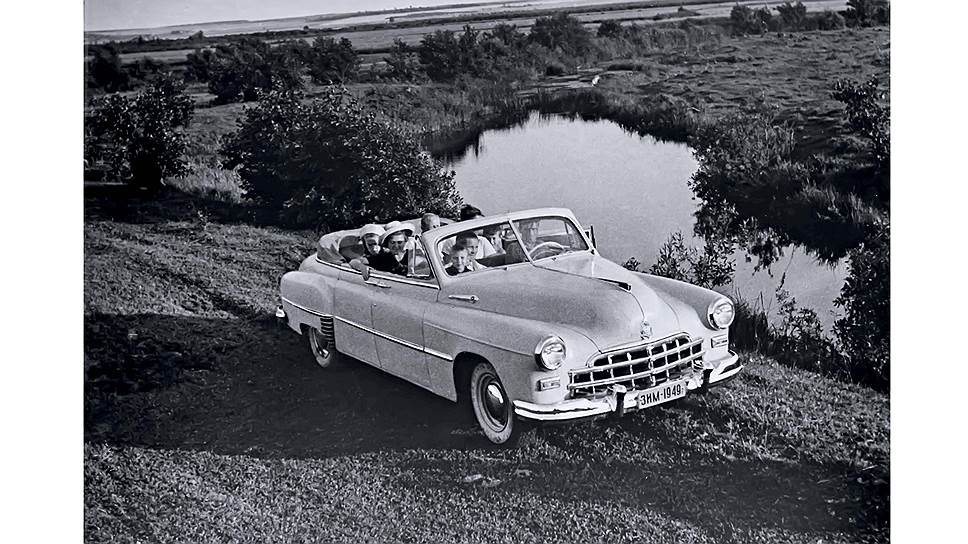 Планы производства открытых автомобилей на 1951 год пришлось значительно откорректировать по сравнению с постановлением 1948 года: долю "Побед" с мягким верхом решили снизить до 20 процентов, "Москвичей" - до 15 процентов, а фаэтоны ЗИС-110 и еще не запущенный в производство открытый ЗИМ делать только "по заказам потребителей". Рыночный фонд на кабриолеты предложили установить в размере 10 процентов от всех легковых автомобилей, а остальное отправлять по распределению в госструктуры. 