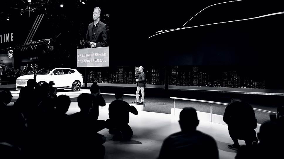 Фил Симмонс, новый шеф-дизайнер Haval, несомненно, укрепит позиции бренда на мировом уровне. В его обязанности входит не только создание уникального облика автомобилей, как например Haval Vision 2025, но и формирование международной команды профессиональных дизайнеров для будущих проектов. 