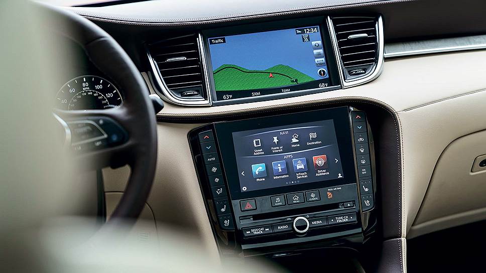 На QX50 применены уникальные углубленные ручки дверей, гармонирующие с рельефной линией кузова. Эти ручки не только придают автомобилю целостный вид, но и повышают его функциональность, поскольку такими ручками удобно пользоваться человеку с любым размером кисти.