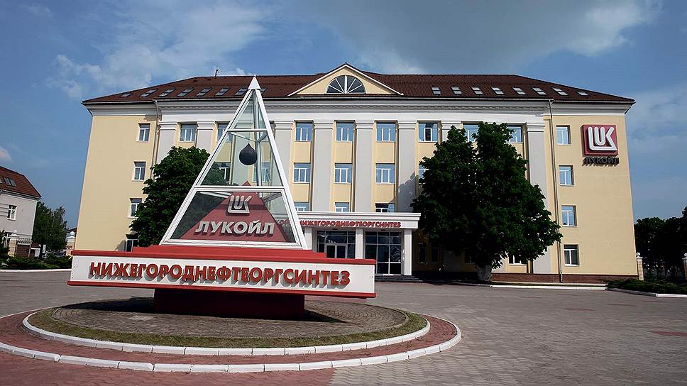 В НИЦ «ЛУКОЙЛ» сегодня проводят исследования и в рамках SuperPave. Это одна из новейших систем проектирования и испытания эффективных материалов для дорожных покрытий. Она предусматривает более широкий диапазон характеристик дорог и их градацию в зависимости от климата и нагрузки. Результаты оказываются более близки к реальной картине, чем результаты традиционных методов. 