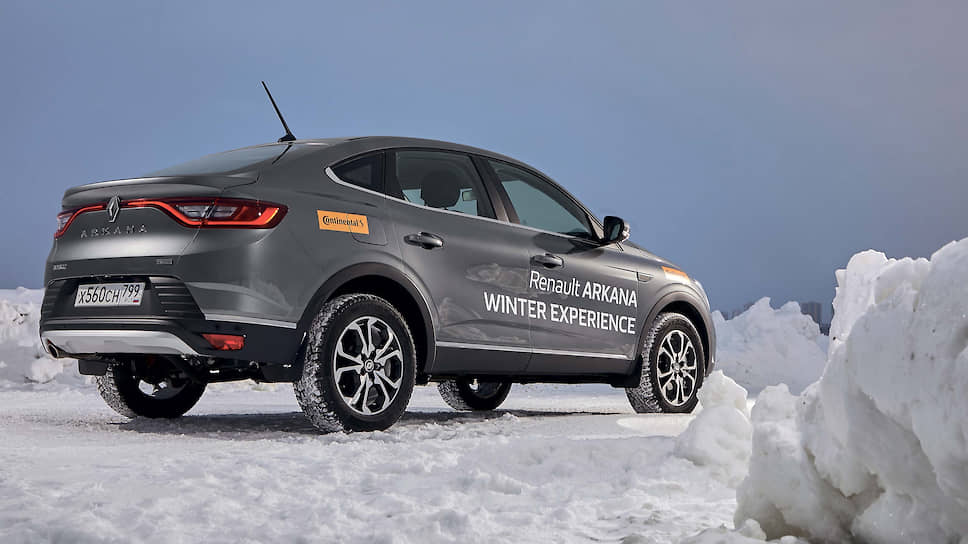 Renault Arkana был построен на модернизированной платформе B0, известной также под названием Global Access. С «Арканой» ее делят многие современные модели альянса Renault-Nissan, такие, например, как Renault Kaptur и Renault Logan.Тем не менее количество и качество внесенных изменений позволяет представителям компании утверждать, что перед нами качественно новый автомобиль, практически ничем не напоминающий своих соплатформенников.