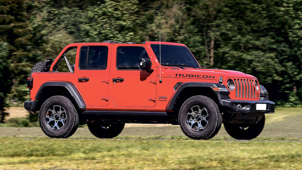 Jeep Wrangler: когда создавалось новое поколение Jeep Wrangler, перед дизайнерами и конструкторами стояла задача еще больше интегрировать в автомобиль передовые технологии, но при этом сохранить оригинальные черты, непревзойденные внедорожные качества и неповторимый стиль Jeep. Что у них получилось, мы уже второй год можем видеть на наших дорогах. У автомобиля лучшие внедорожные характеристики за всю историю модели Wrangler. Но при этом машина отличается динамикой, комфортом повседневной эксплуатации в городе, а также неожиданным ощущением «люкса» в машине, которую когда-то считали образцом спартанской брутальности. 