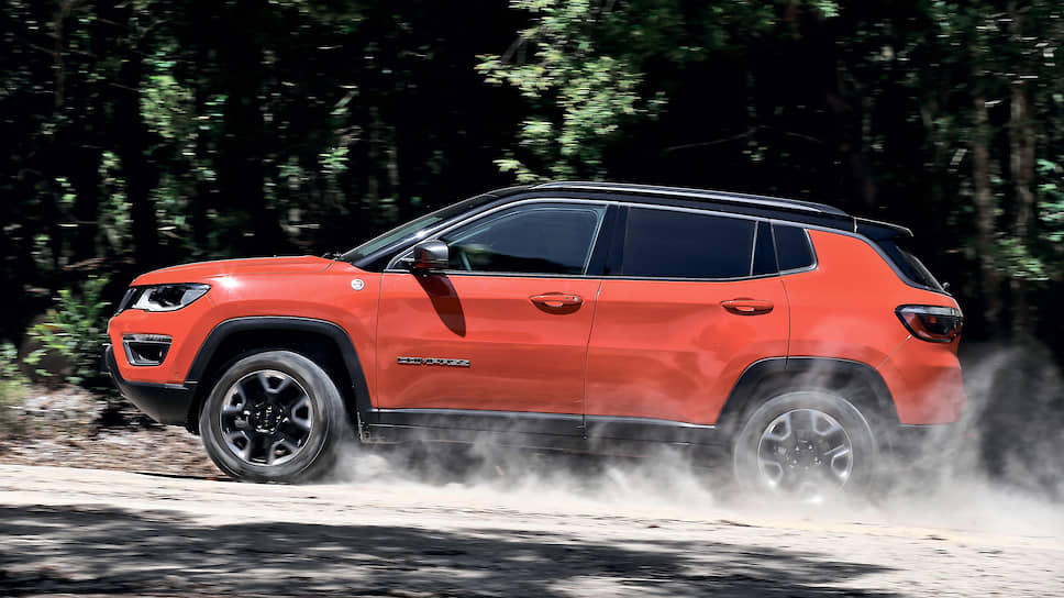 Jeep Compass: даже если вы остановите свой выбор на самом компактном и доступном по цене Jeep Compass, то получите машину с полноценным пятиместным салоном, гарантированным маркой Jeep уровнем комфорта, мощным двигателем и, конечно же, легендарной системой полного привода. Все машины, которые приедут к вам по подписке, не будут иметь на бортах каких-то специальных стикеров. Даже внешне это будет только ваш «Джип». Ваш ровно на столько, на сколько он вам необходим. 