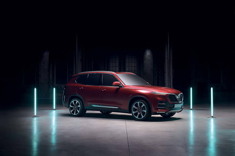 Двигатели, которыми оснащены «вьетнамские BMW», – это бензиновые рядные турбочетверки, выдающие либо 176, либо 231 силу. Трансмиссия в обоих случаях – восьмиступенчатый «автомат» ZF. У седана Lux A2.0 привод задний, для кроссовера Lux SA2.0 доступен опционный полный. 