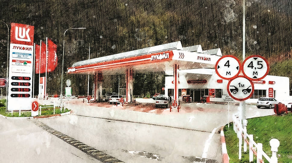Ценность подарочной карты «ЛУКОЙЛ» – в свободе выбора. Ее особенно оценит тот, кто любит дороги и путешествия. Номинал карты – от 1000 до 15 000 рублей – можно потратить не только на топливо, но и на кофе, выпечку, сопутствующие товары. 