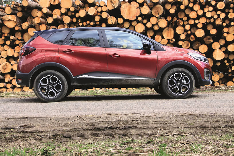 Функция «свободные руки» у Renault Kaptur лучшая из всех, что я встречала. Если ты отходишь от автомобиля, он не сигнализирует тебе: мол, куда ты, а как же закрыть мне двери? Он просто берет и закрывает двери. Вот и все. Никаких лишних манипуляций и прикосновений. Ты уходишь – двери блокируются. Ты приходишь – они разблокируются. 