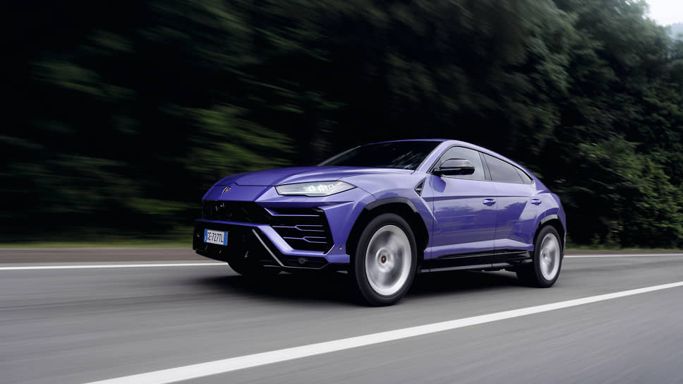 Кроссоверы Urus 2021-го модельного года предлагаются в новых дизайн-пакетах Urus Pearl Capsule и Urus Graphite Capsule с элементами отделки из углеродного волокна и новыми цветами экстерьера