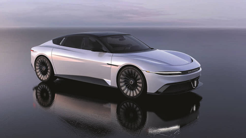 В DMC-12, если кто забыл, было всего два кресла. В Alpha5 могут сесть водитель и три пассажира