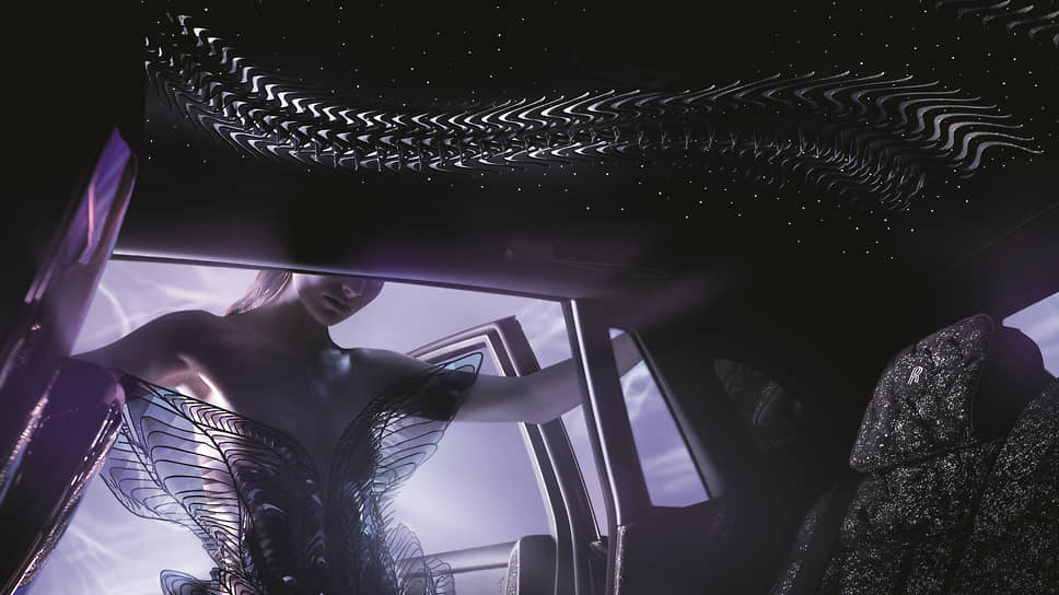 Седан стал первым автомобилем в истории Rolls-Royce, который получил встроенную систему ароматизации салона. Диффузоры, распыляющие специально разработанный для модели парфюм, встроены в подголовники