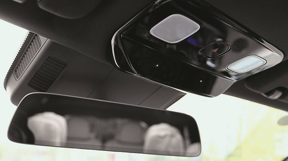 Лидар и радары обеспечивают Li L9 Max возможность автономного вождения. В условиях Китая это автопилот четвертого уровня, интегрированный с картами местности. Но в России, без привязки к китайскому интернету, его возможности скромнее 