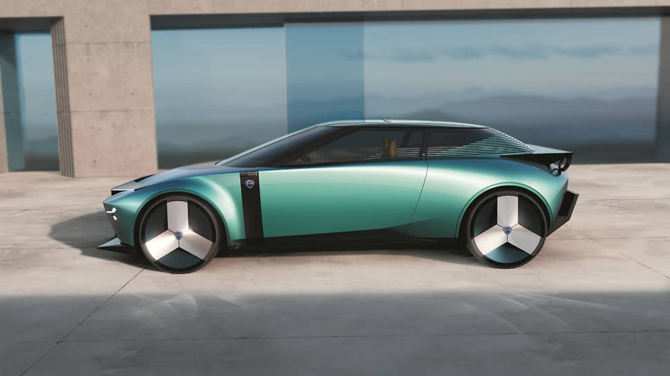 HPE в названии расшифровывается как High Performance Electric. Но впервые аббревиатура была использована в 1970-х годах для Lancia Beta и расшифровывалась как High Performance Estate