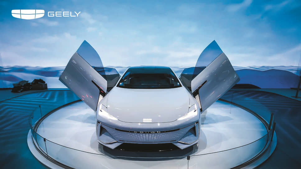 Компания Geely Auto показала в Шанхае новую серию электрифицированных автомобилей премиум-класса под общим именем Geely Yinhe, среди который был и полностью электрический концепт Yinhe Light 