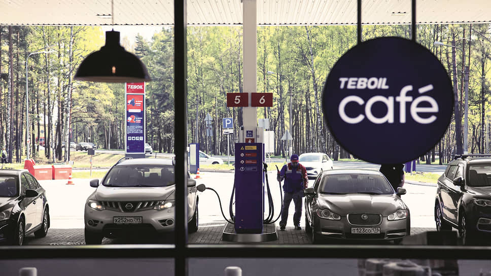Продукцию Teboil можно приобрести как в официальном интернет-магазине shop.teboil.ru, так и на АЗС Teboil, где представлены разнообразные моторные и трансмиссионные масла для легкового и коммерческого транспорта