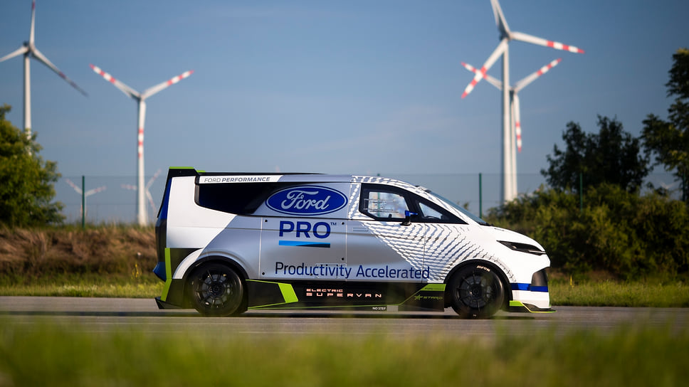 Ford Pro Electric SuperVan 
