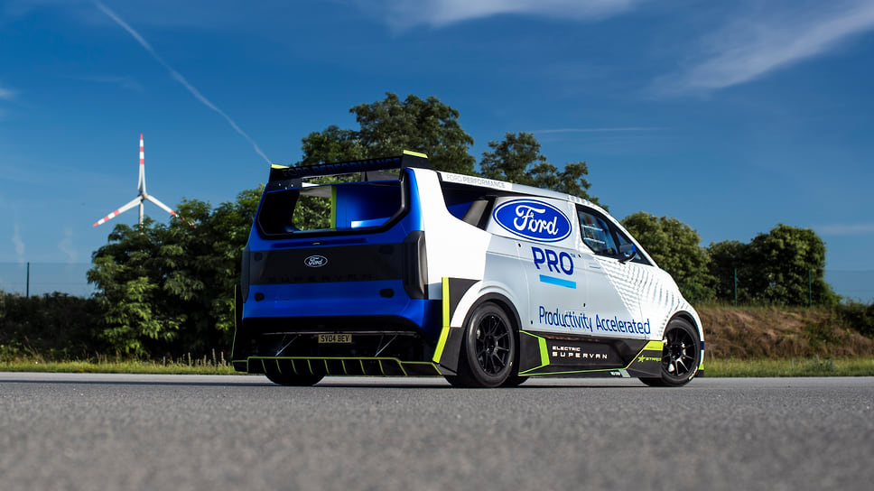 Ford Pro Electric SuperVan 