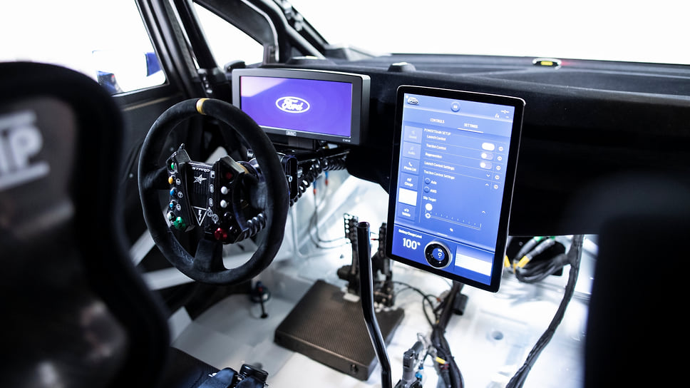 Ford Pro Electric SuperVan 