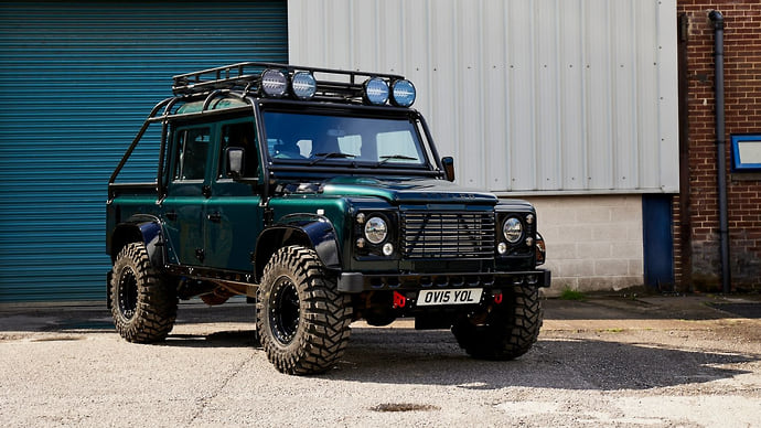 Bowler представил тюнинг для классического Land Rover Defender