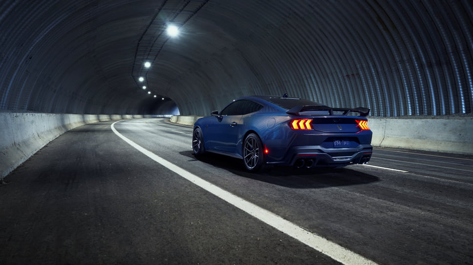 Ford Mustang Dark Horse 