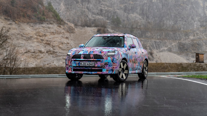 MINI анонсировал электрокроссовер Countryman