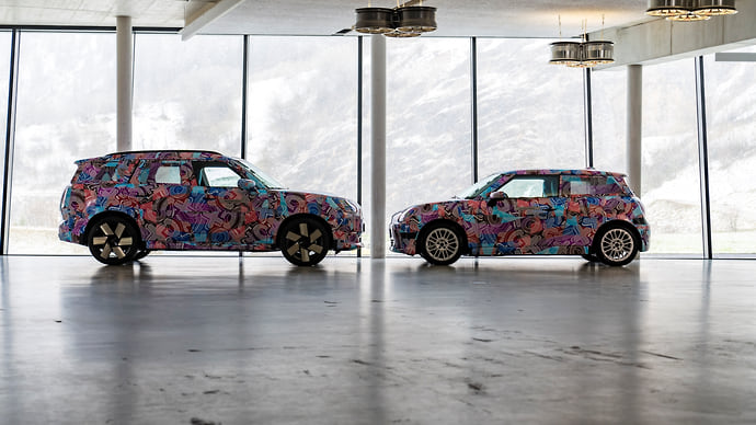 MINI показала фрагменты электромобилей Cooper и Countryman