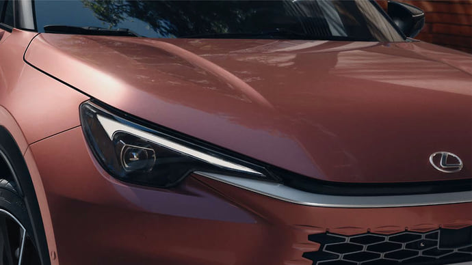 Lexus готовит компактный кроссовер LBX