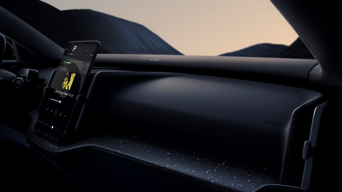 Volvo показала тизер салона кроссовера EX30