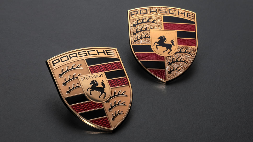 Новый логотип Porsche (слева) в сравнении с предыдущим вариантом эмблемы (справа) 