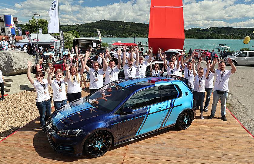 Golf GTI First Decade создан в честь десятилетия участия Volkswagen в этом фестивале. Автомобиль может ехать или бензиновом и электрическом моторах одновременно, либо использовать их порознь. Мощность двигателя 2.0 TSI составляет 410 л.с. , электромотора — всего 16 л.с.